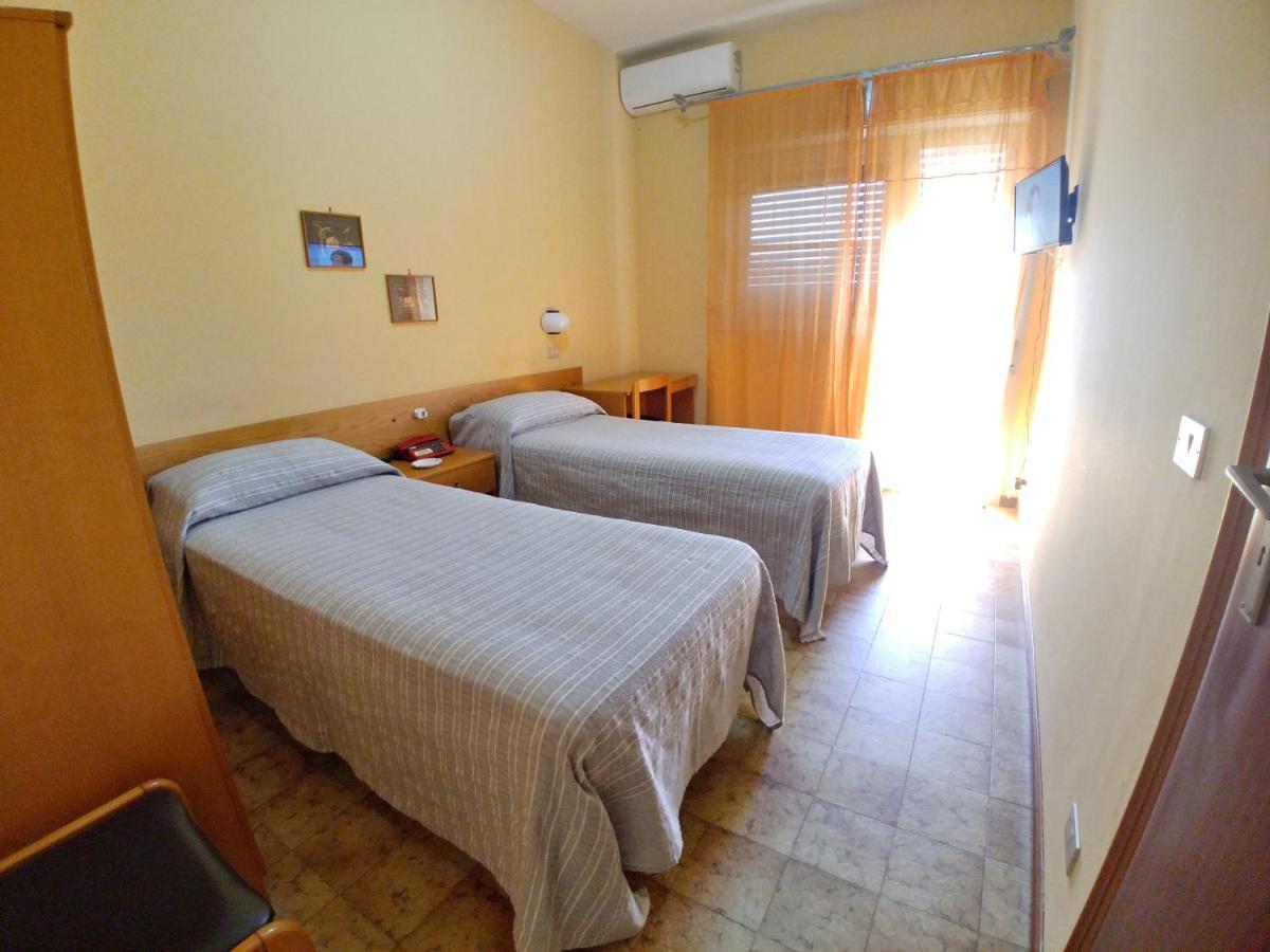 Hotel Il Dollaro Villa San Giovanni Eksteriør billede